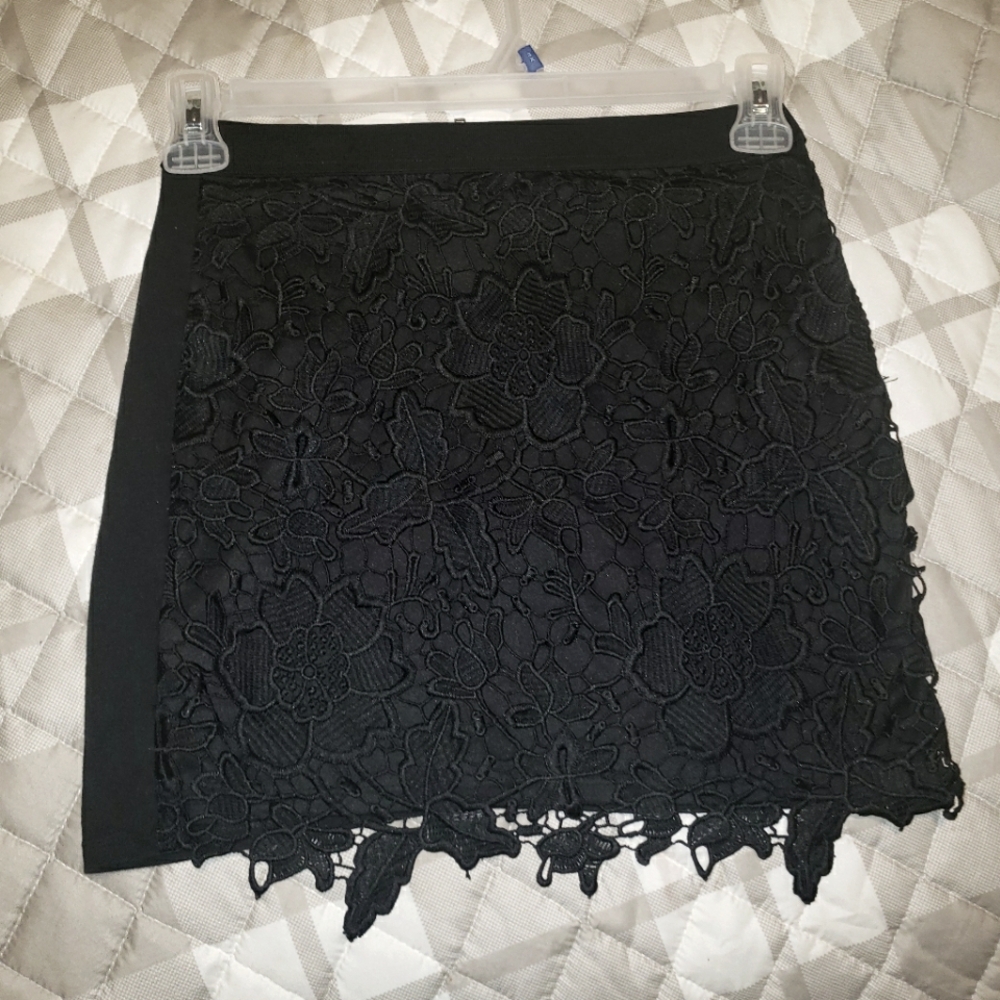 American Eagle black floral mini skirt size 2